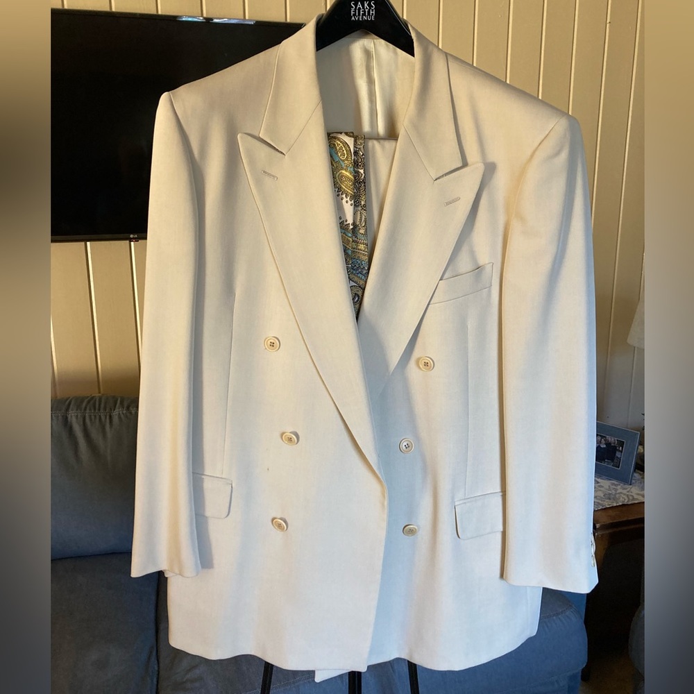 Men’s double breasted suit. 42 regular pants 34-35 waiste